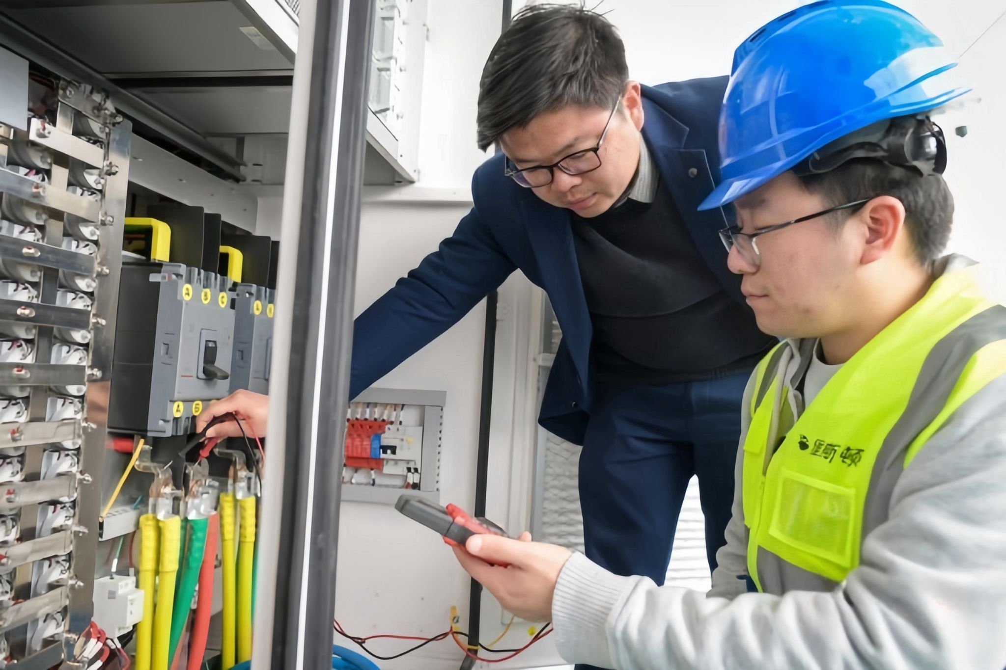 校友夏忠亮 返鄉創業，把新能源充電站建到村里